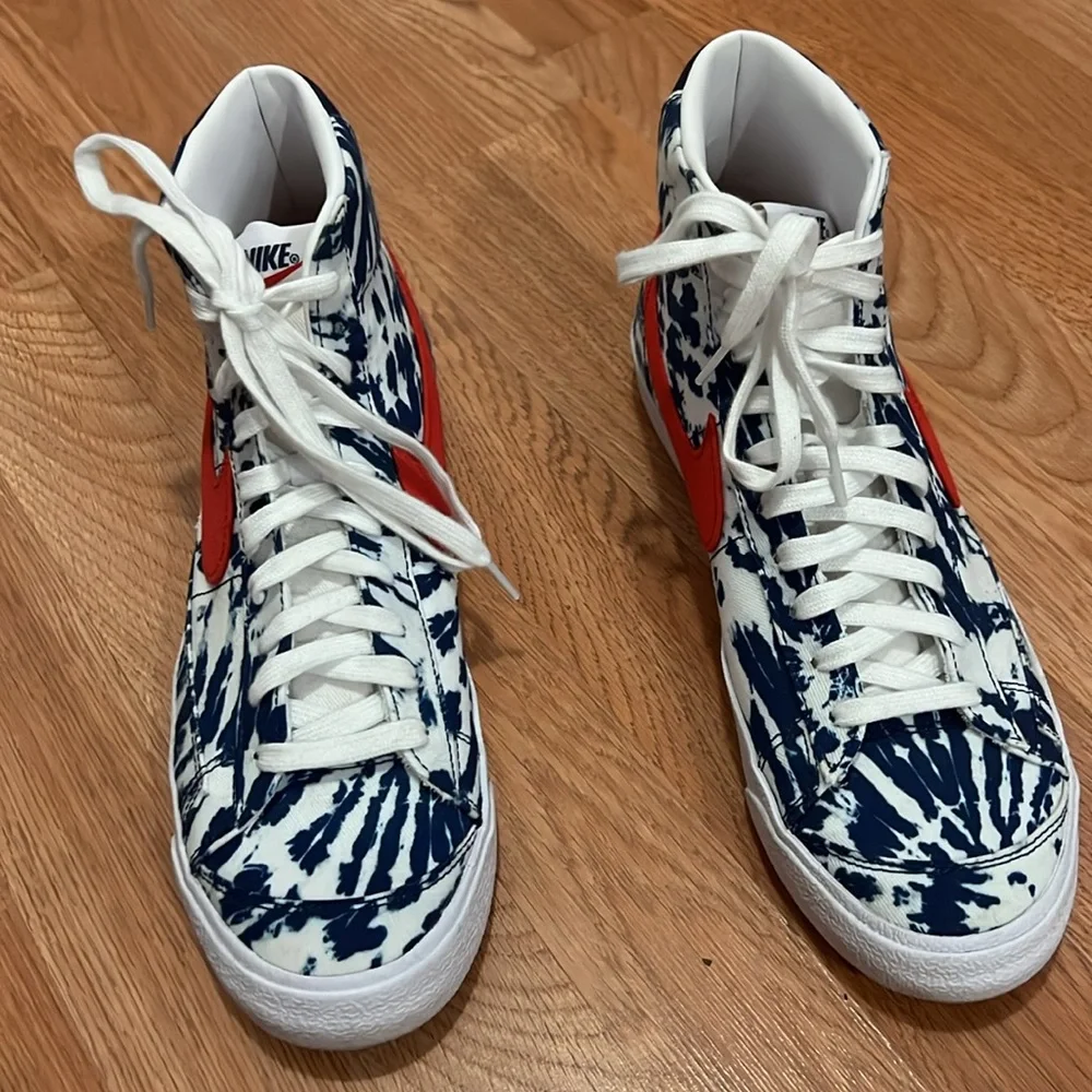 Nike Men’s High-Top Sneakers White Navy with Red Swoosh